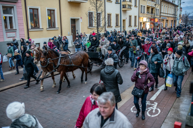 Lidé přivítali na nádraží prezidenta Masaryka. Ne všichni ho ale viděli.