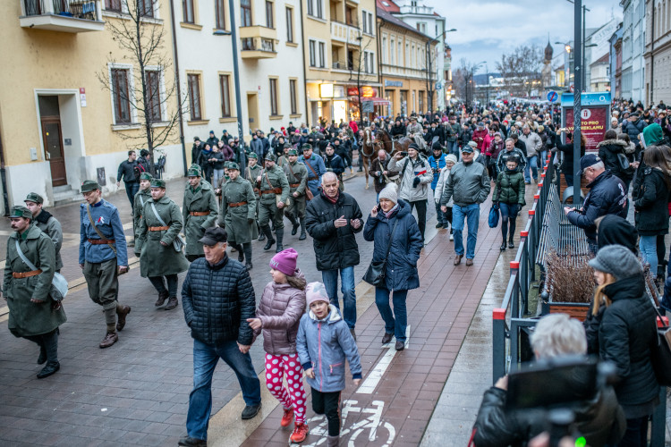 Lidé přivítali na nádraží prezidenta Masaryka. Ne všichni ho ale viděli.