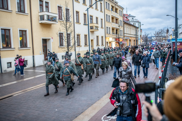 Lidé přivítali na nádraží prezidenta Masaryka. Ne všichni ho ale viděli.