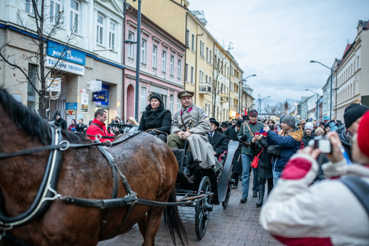 Lidé přivítali na nádraží prezidenta Masaryka. Ne všichni ho ale viděli.