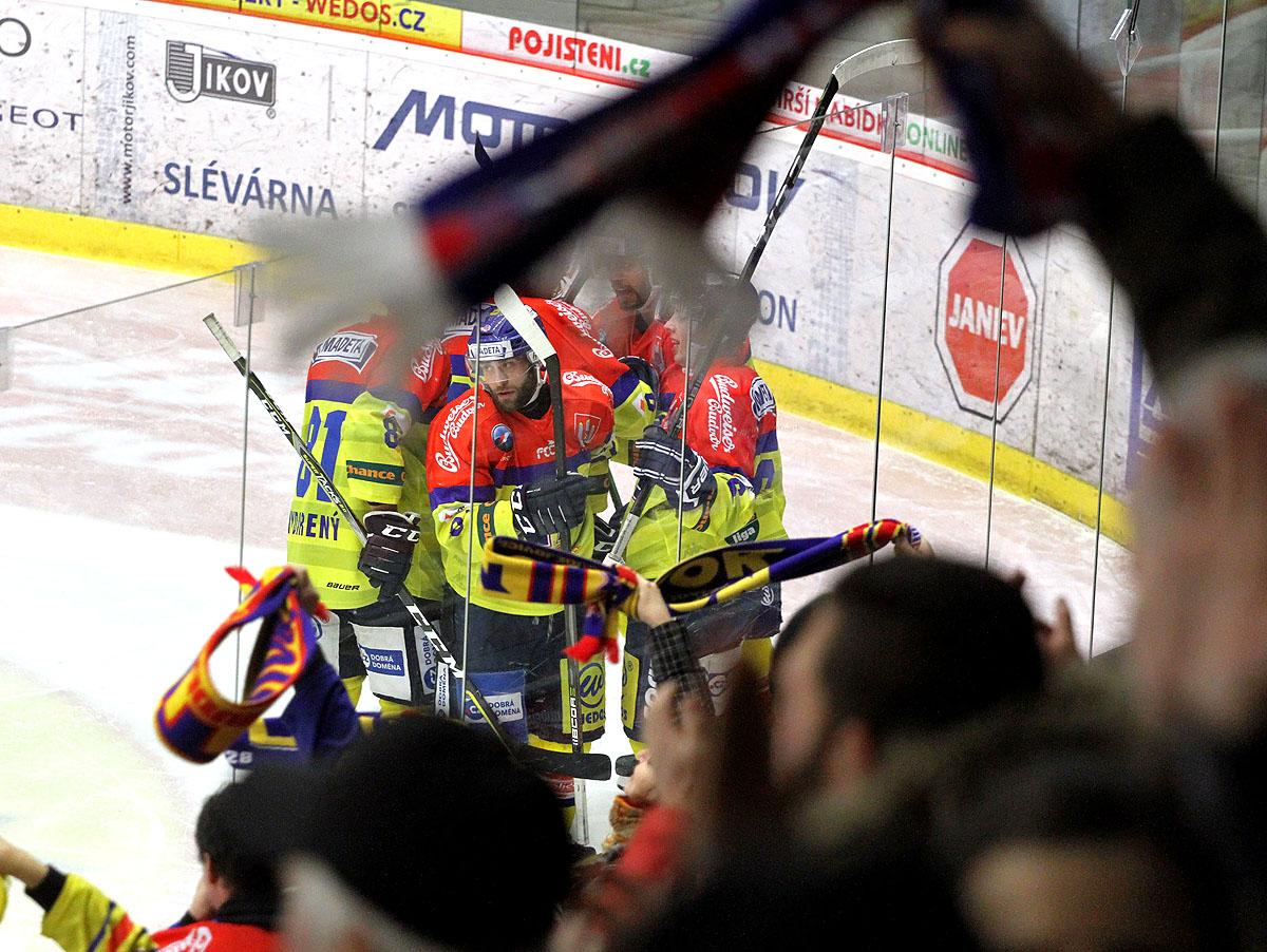 Radost mezi mantinely i na tribuně