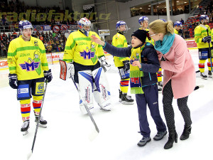 Partnerství s Bazalkou připomínaly speciální dresy. Získat je můžete díky dražbě