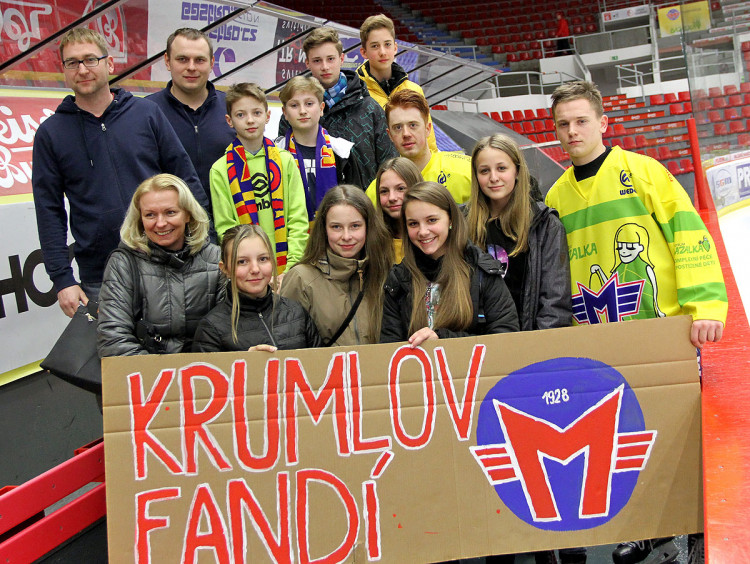 Proti Frýdku-Místku v Budvar aréně fandili také českokrumlovští gymnazisté