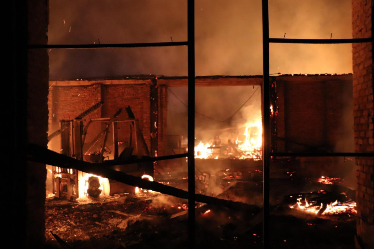 FOTO/VIDEO: Požár pily v Mirkovicích minutu po minutě