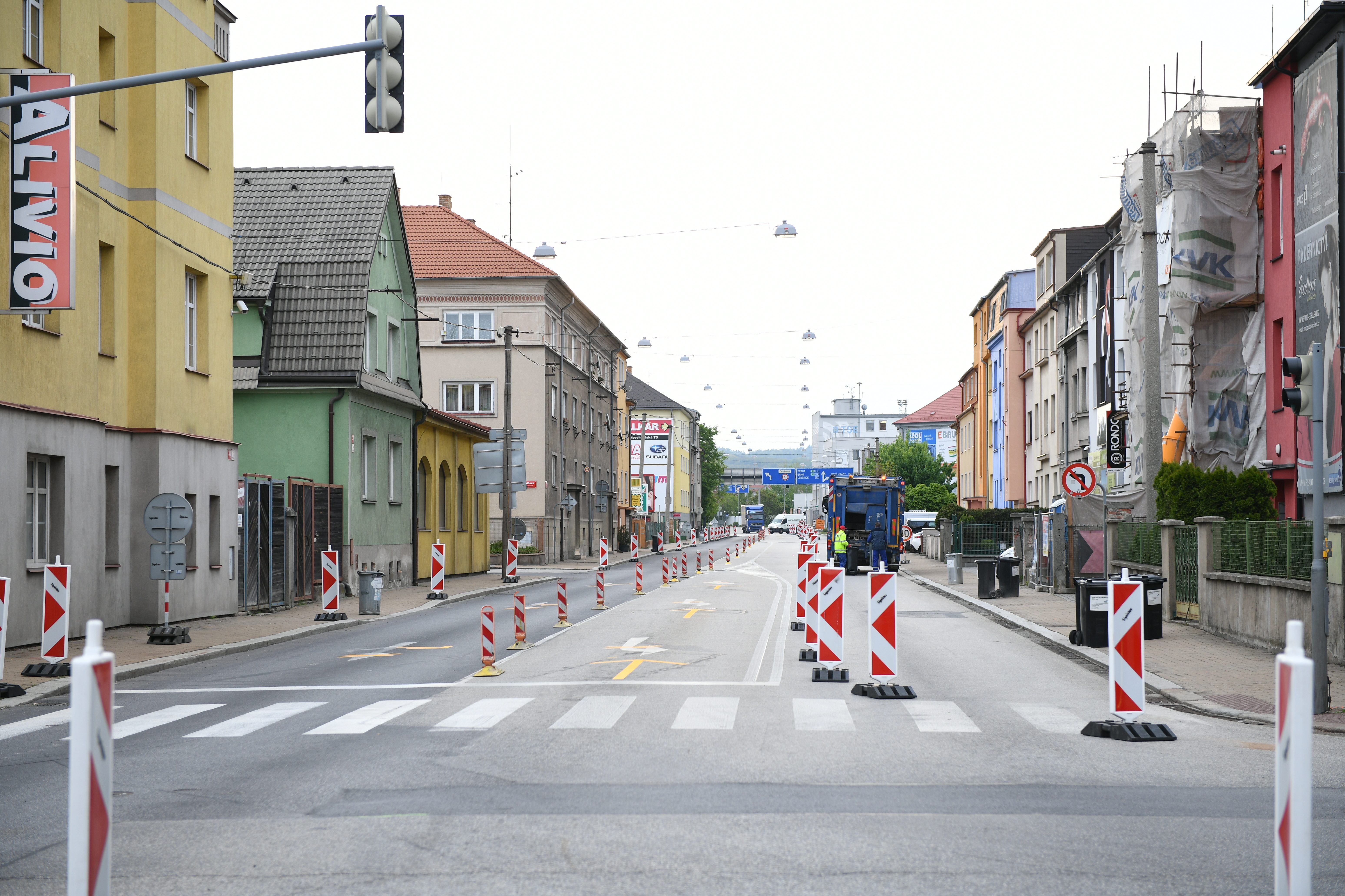 Uzavření Mánesovky ráno dopravu příliš nekomplikovalo. Řidiče mátlo dopravní značení