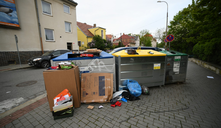 Uzavření Mánesovky ráno dopravu příliš nekomplikovalo. Řidiče mátlo dopravní značení