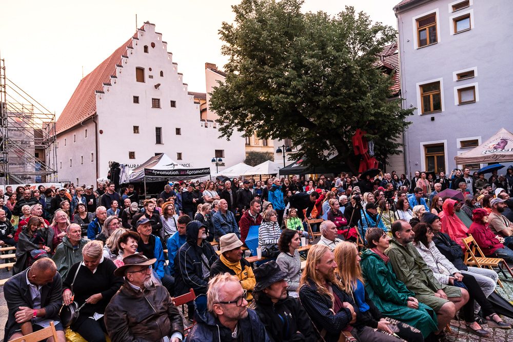 Na Piaristickém náměstí proběhl devátý ročník jihočeského jazzového festivalu