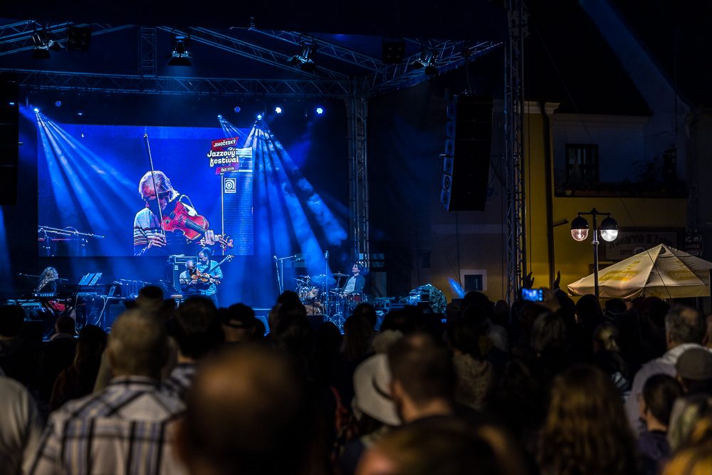 Na Piaristickém náměstí proběhl devátý ročník jihočeského jazzového festivalu