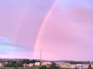 FOTO: Nebeská show nad jihem Čech. Duhu jste zachytili na mnoha místech