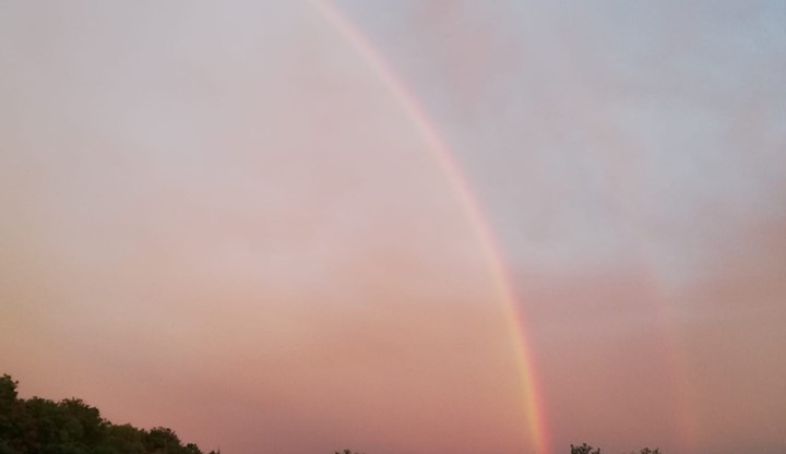 FOTO: Nebeská show nad jihem Čech. Duhu jste zachytili na mnoha místech