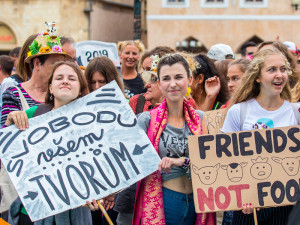 Pochodu za práva zvířat se zúčastnily stovky lidí