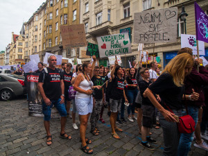 Pochodu za práva zvířat se zúčastnily stovky lidí