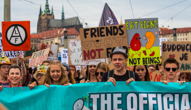 Pochodu za práva zvířat se zúčastnily stovky lidí