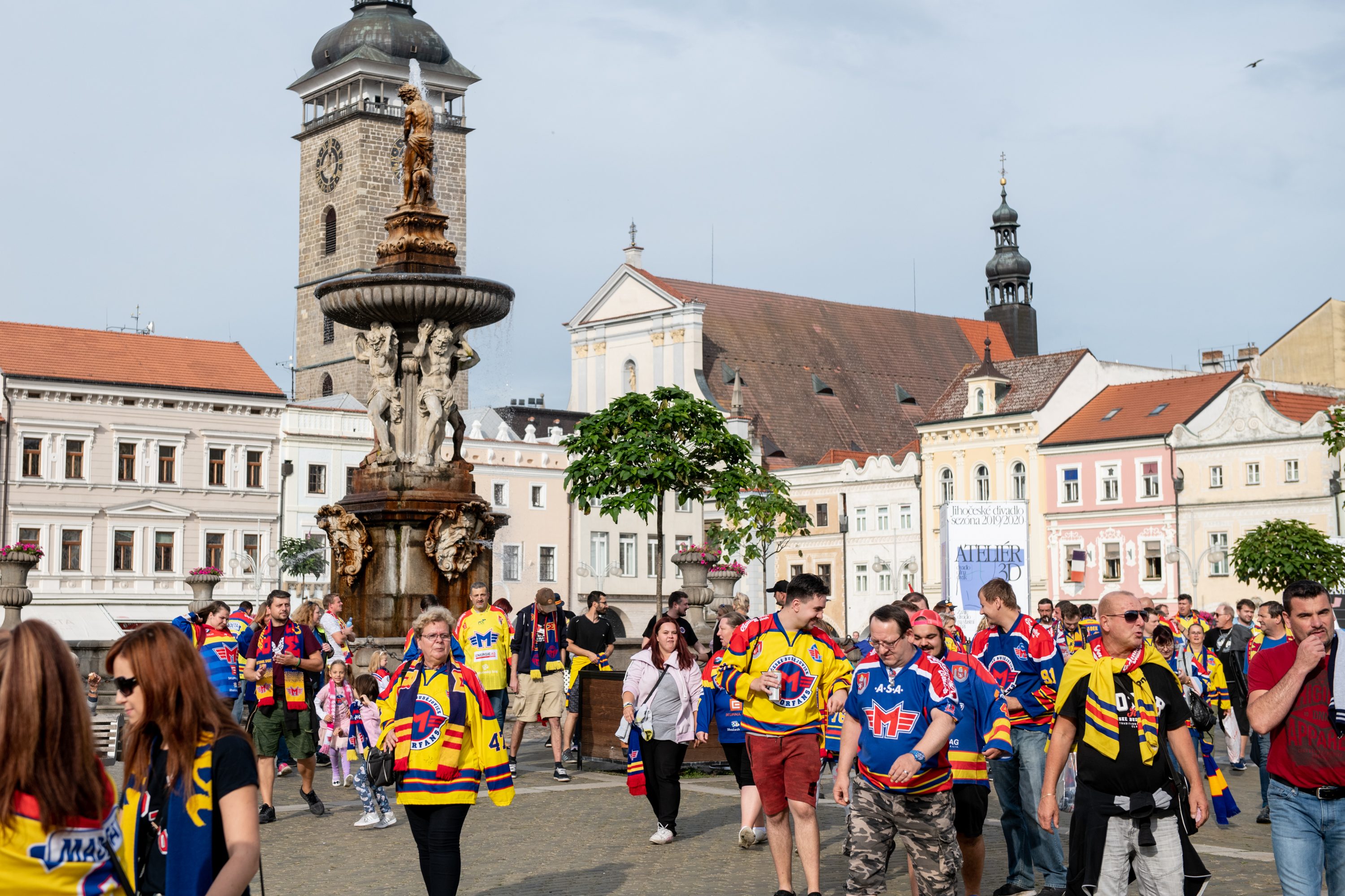 Pochod fanoušků Motoru před první zápasem Chance ligy