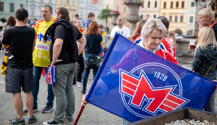 Pochod fanoušků Motoru před první zápasem Chance ligy