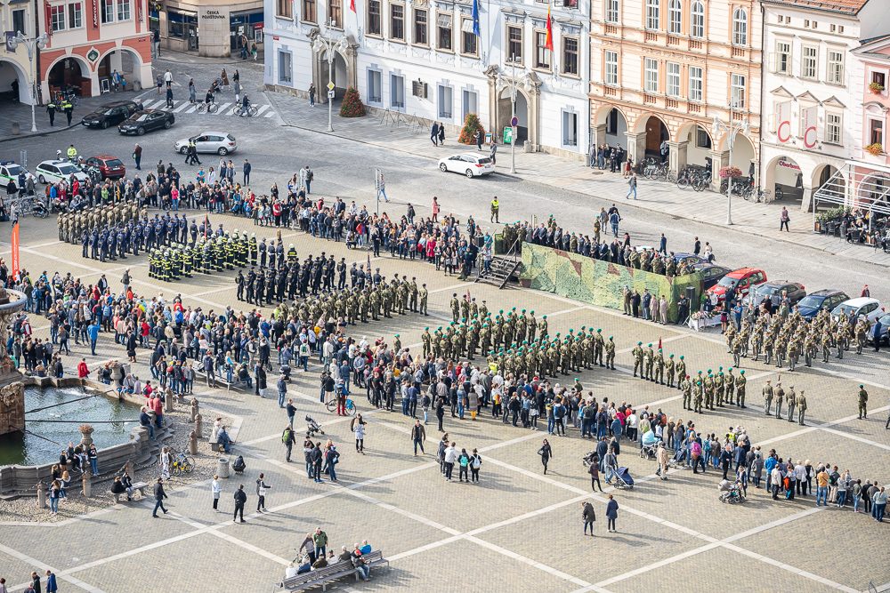 FOTO: Vojenská přehlídka v Českých Budějovicích