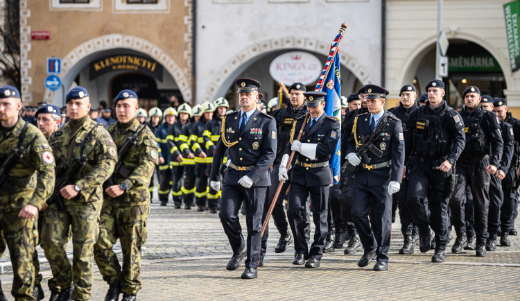 FOTO: Vojenská přehlídka v Českých Budějovicích