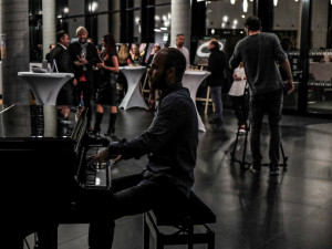 Vernisáž výstavy Souzvuk hudby a malby