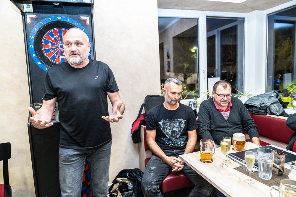V Plané pokřtili charitativní kalendář hasiček a fotbalistů
