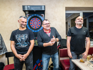 V Plané pokřtili charitativní kalendář hasiček a fotbalistů