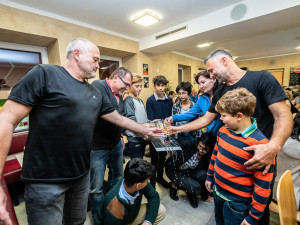 V Plané pokřtili charitativní kalendář hasiček a fotbalistů