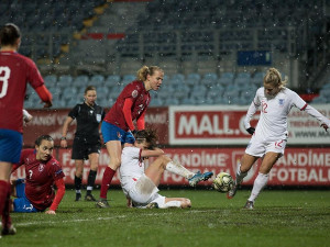 Fotbalistky podlehly v přípravě Angličankám.: České reprezentantky podlehly Angličankám