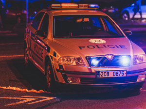 Hoří bývalý Cabaret v Průmyslové ulici. Na místě zasahují hasiči