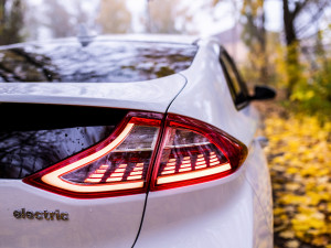 Elektromobil Ioniq poutá pozornost nejen vzhledem
