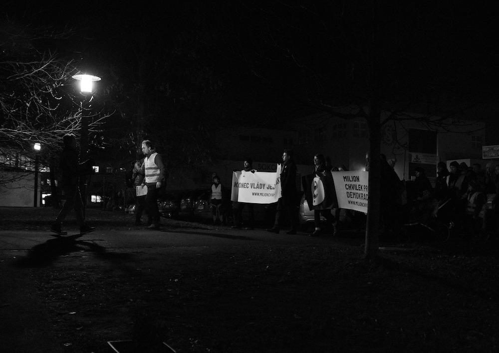 Proti Babišovi protestovaly v Budějcích stovky lidí. Připojili se i politici