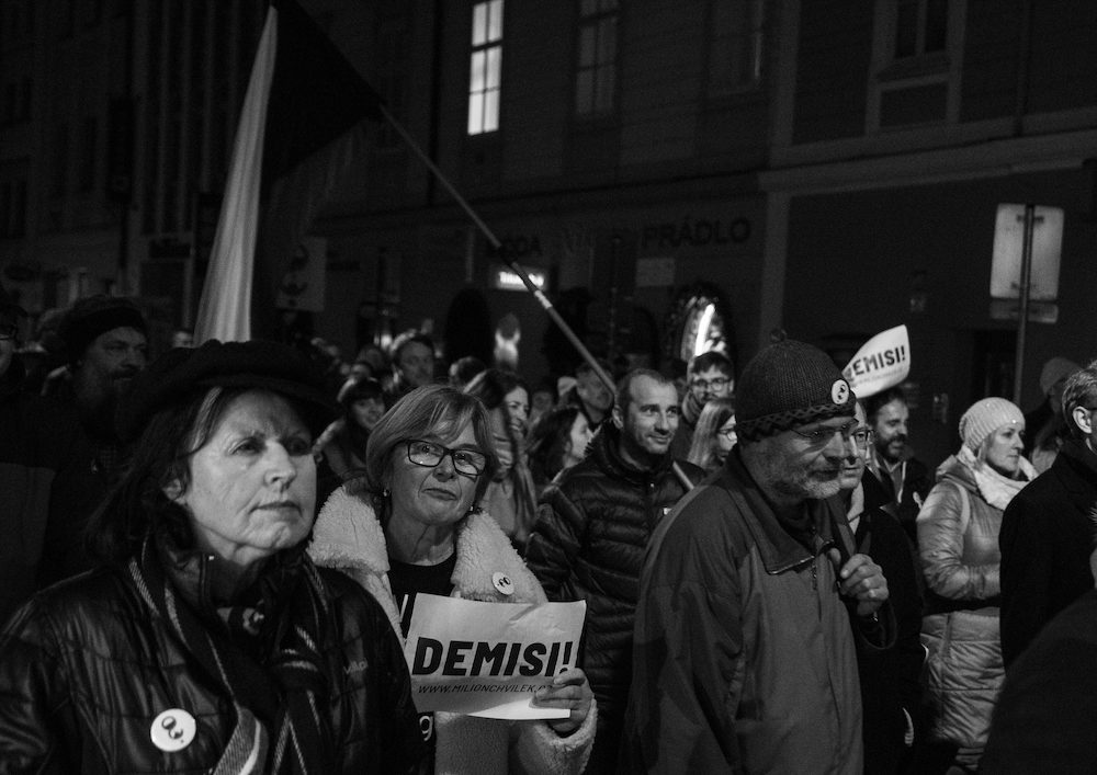 Proti Babišovi protestovaly v Budějcích stovky lidí. Připojili se i politici