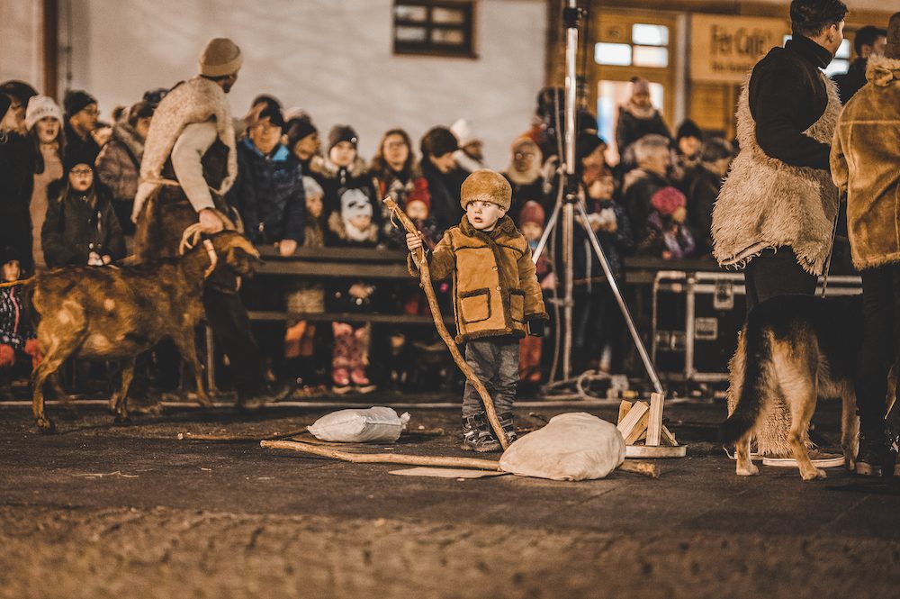 Příběh zrození Ježíše Krista vidělo zaplněné Piaristické náměstí