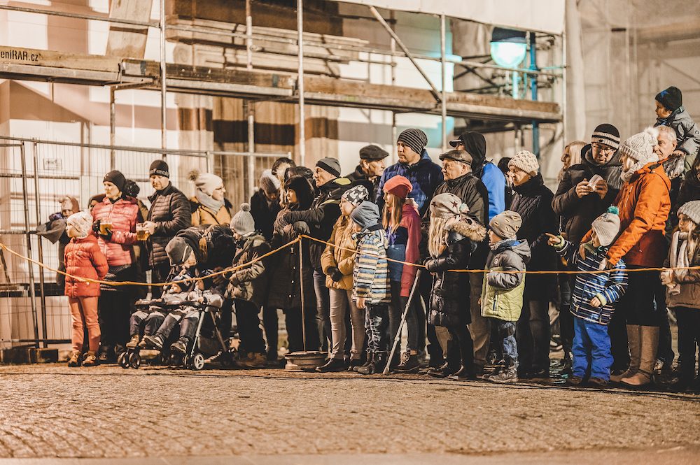 Příběh zrození Ježíše Krista vidělo zaplněné Piaristické náměstí