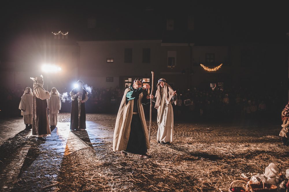 Příběh zrození Ježíše Krista vidělo zaplněné Piaristické náměstí