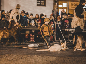 Příběh zrození Ježíše Krista vidělo zaplněné Piaristické náměstí