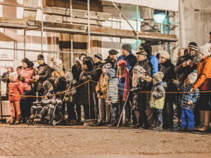 Příběh zrození Ježíše Krista vidělo zaplněné Piaristické náměstí