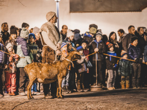 Příběh zrození Ježíše Krista vidělo zaplněné Piaristické náměstí