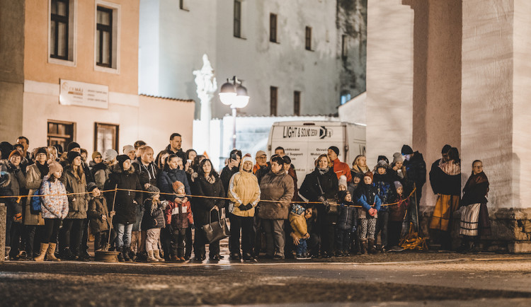 Příběh zrození Ježíše Krista vidělo zaplněné Piaristické náměstí