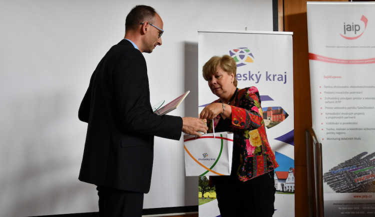 Hejtmanka Ivana Stráská vyhlásila „Ceny hejtmanky Jihočeského kraje za společenskou odpovědnost“ za rok 2019