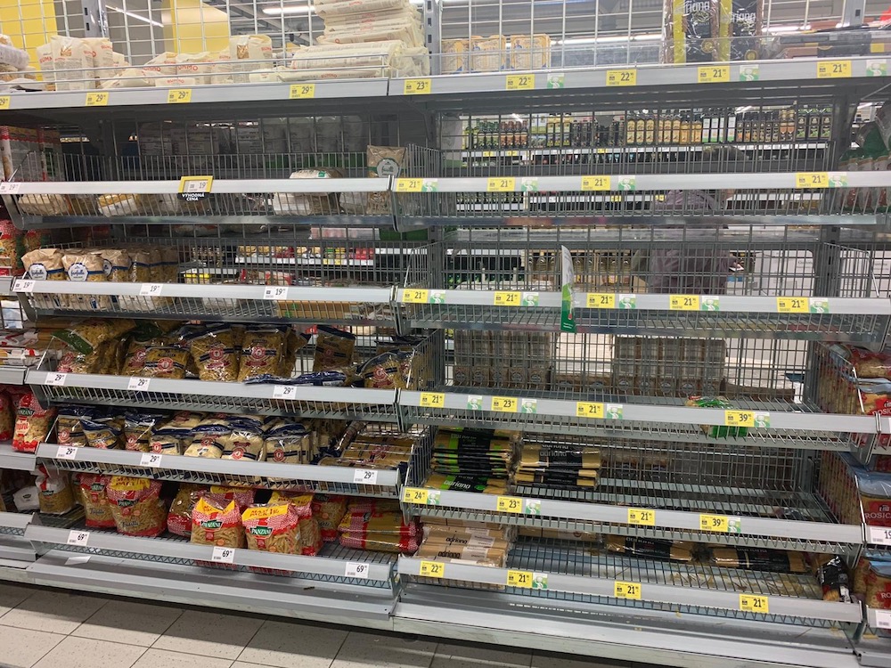 Vykoupené regály v obchodech