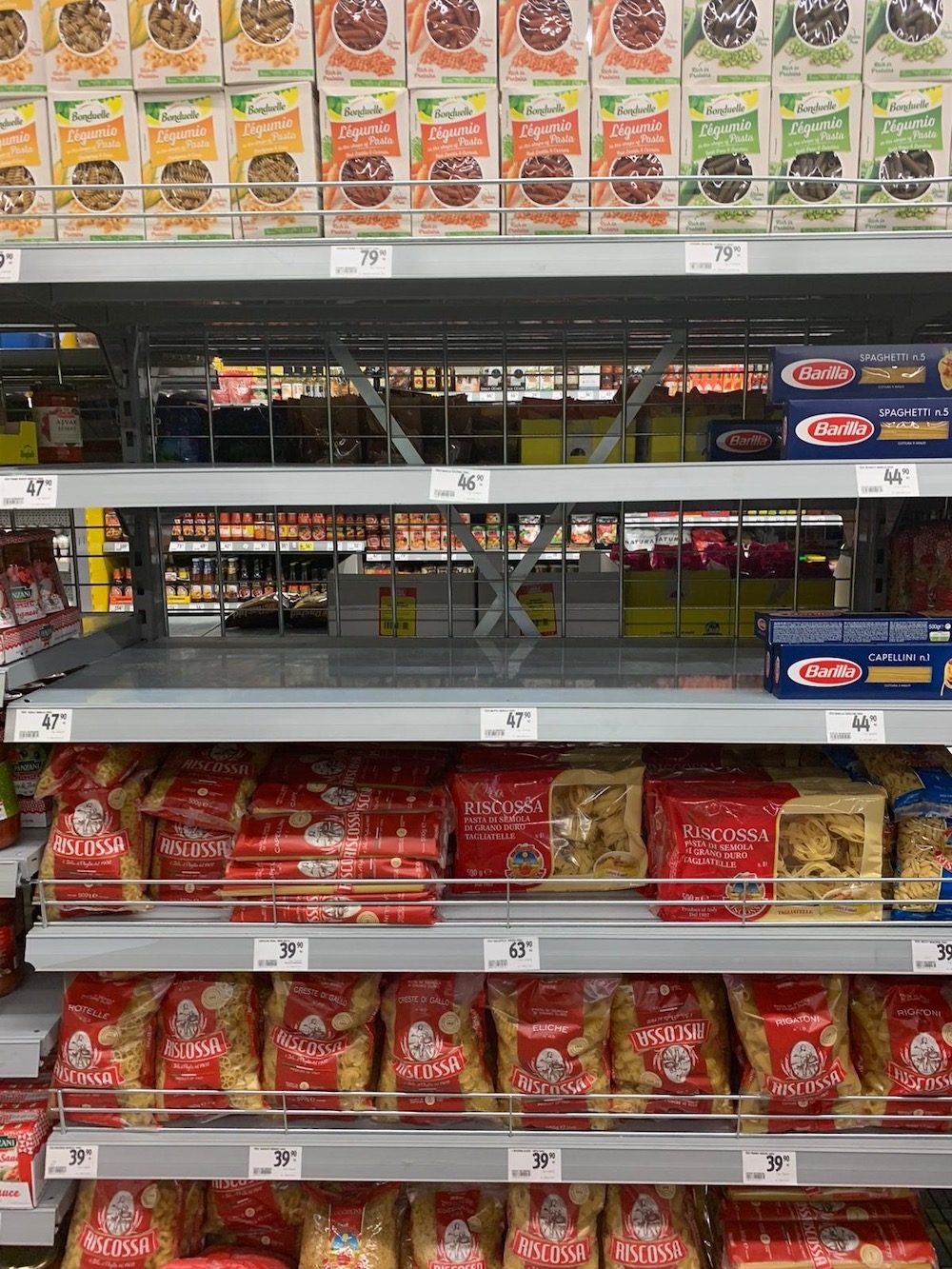 Vykoupené regály v obchodech