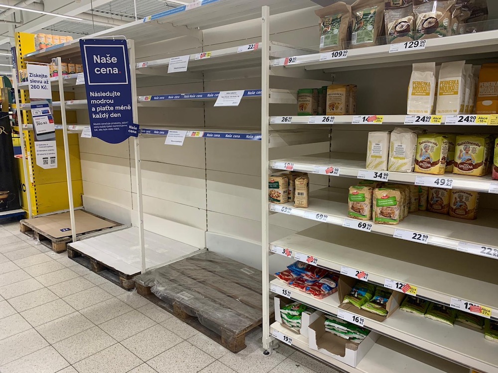 Vykoupené regály v obchodech
