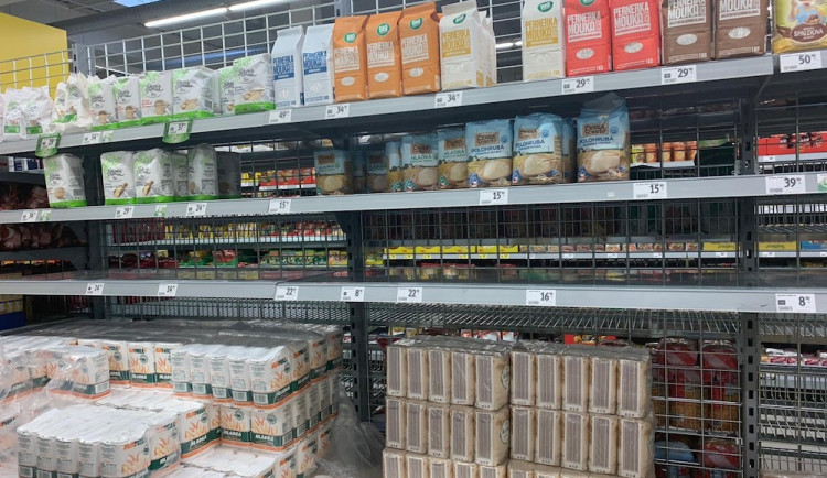 Vykoupené regály v obchodech