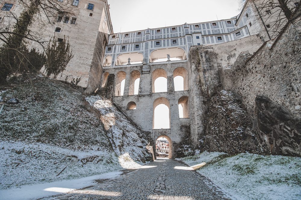 Místo turistů se ulicemi Krumlova prochází kachny. Jak vypadá turistická metropole bez lidí?