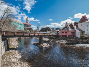 Místo turistů se ulicemi Krumlova prochází kachny. Jak vypadá turistická metropole bez lidí?