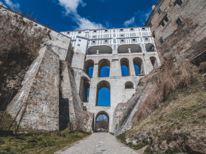 Místo turistů se ulicemi Krumlova prochází kachny. Jak vypadá turistická metropole bez lidí?