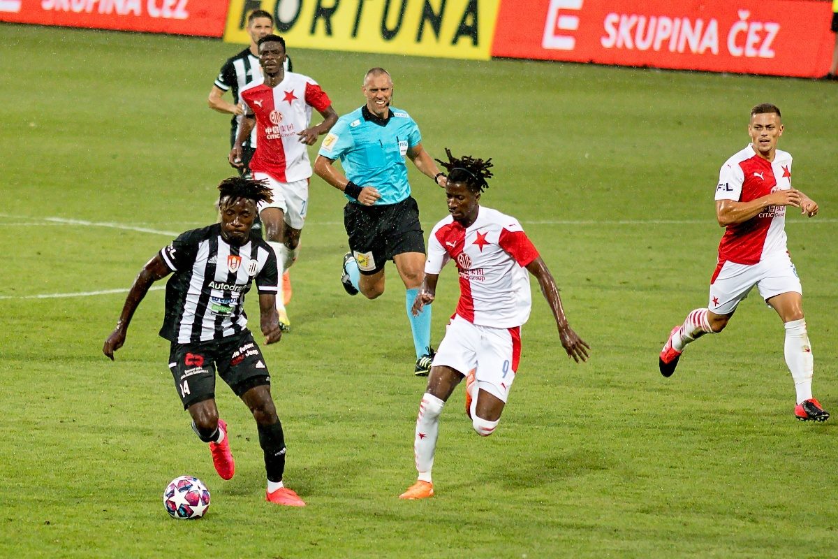FOTOGALERIE: Slavia na jihu Čech dominovala a vykročila za obhajobou