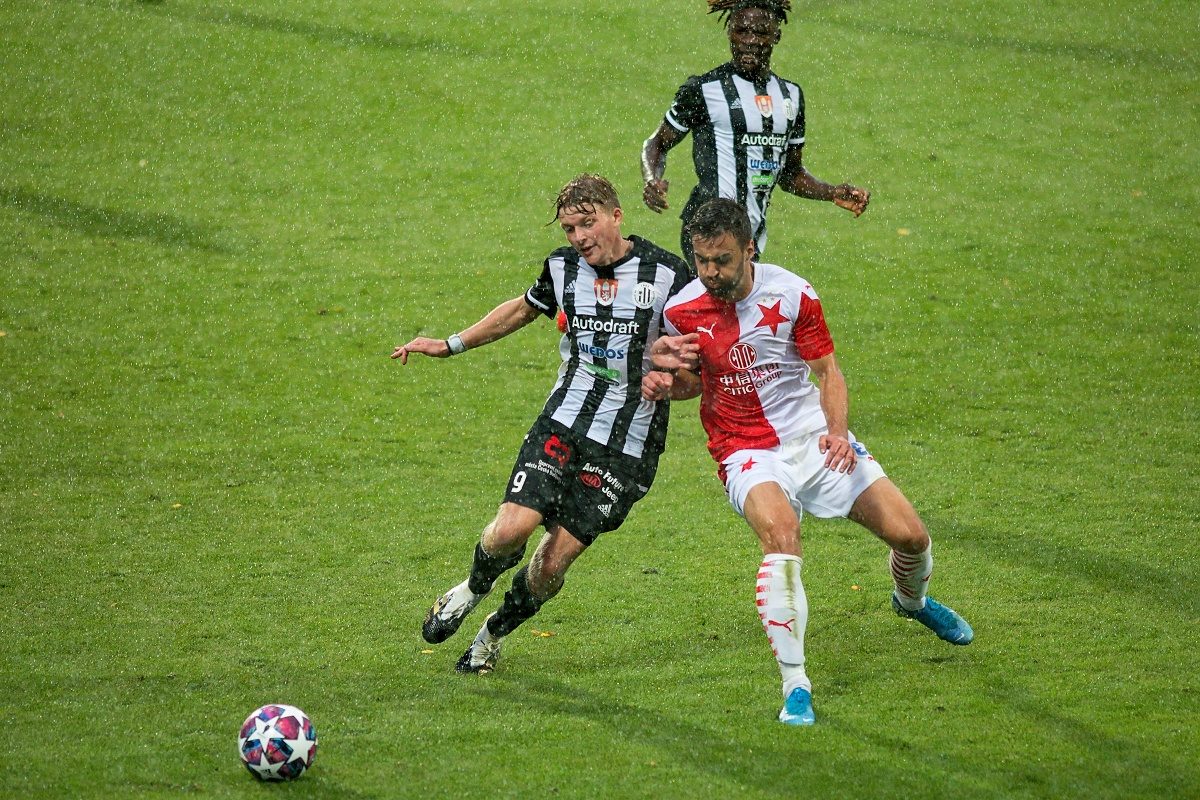 FOTOGALERIE: Slavia na jihu Čech dominovala a vykročila za obhajobou