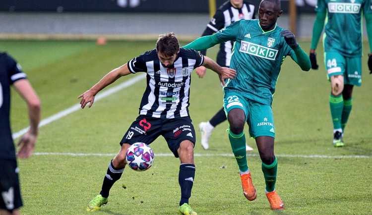 FOTOGALERIE: Další domácí drama. Dynamo dohánělo, s Karvinou bere bod za remízu 1:1