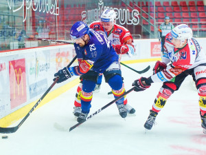 FOTOGALERIE: Konec úspěšné série. Budvar aréna po čtyřech zápasech padla, vyloupily ji Pardubice