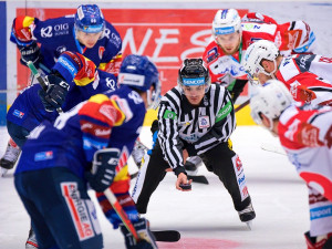 FOTOGALERIE: Konec úspěšné série. Budvar aréna po čtyřech zápasech padla, vyloupily ji Pardubice
